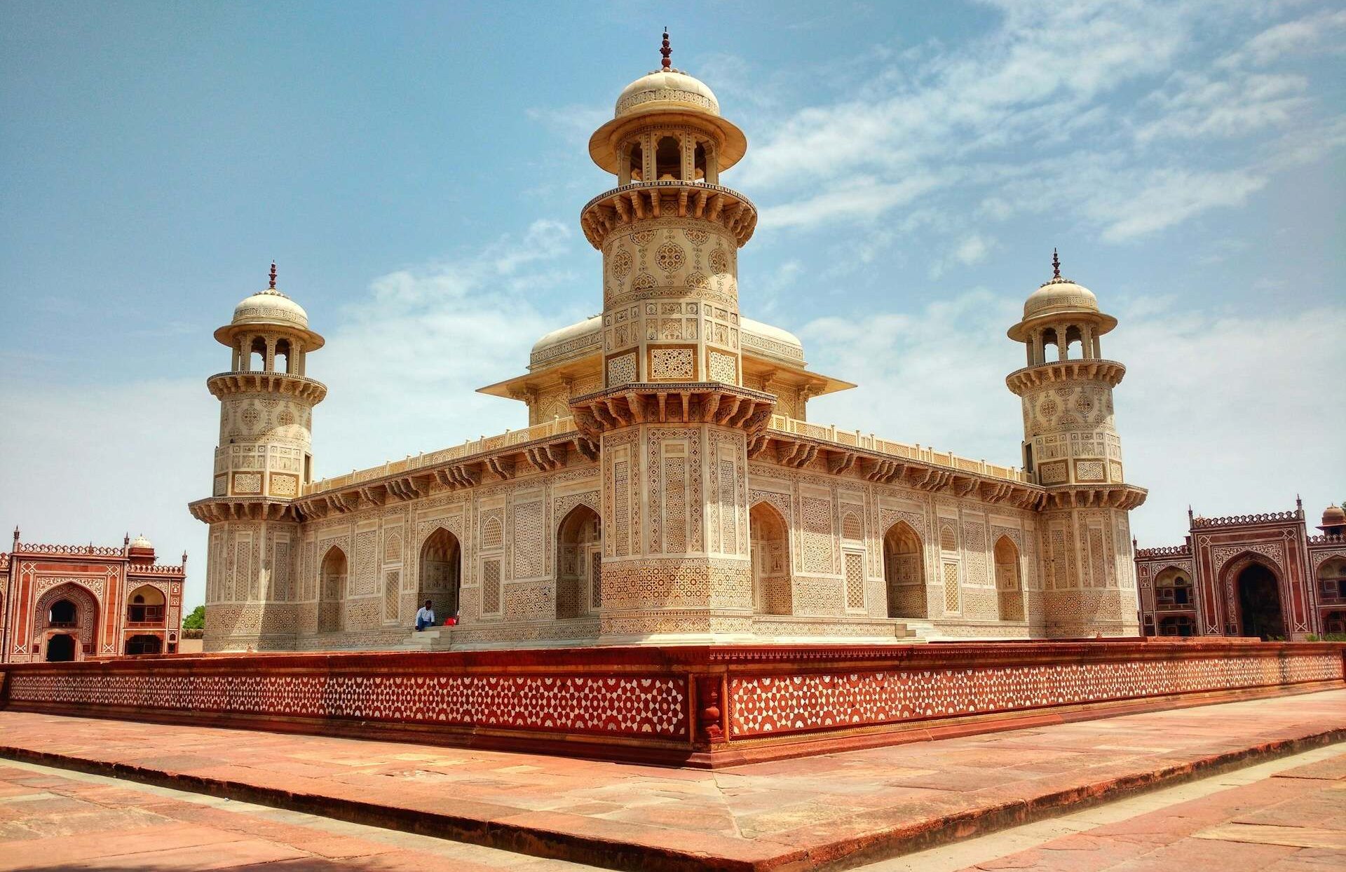Itmad-ud-Daulah's Tomb, Historical sites in Agra